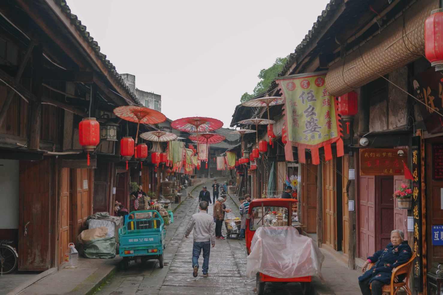 向上跳的香蕉